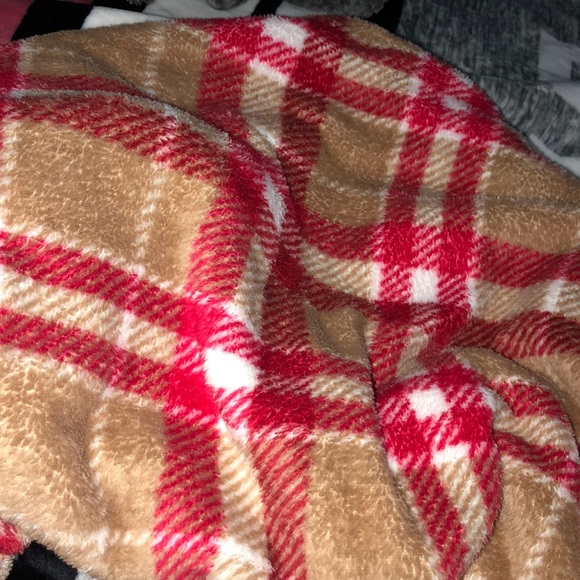 Meet your Posher, Hannah - Picture 1 of 1